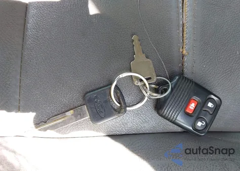 2005 Ford F-250 Lariat/Xl/Xlt from USA, damaged, VIN 1FTSX21P65EB71776